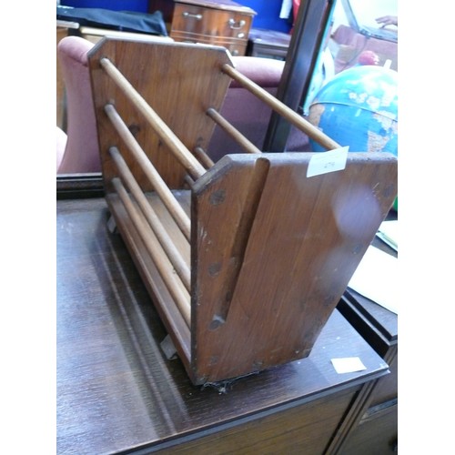 479 - RETRO WOODEN MAGAZINE RACK