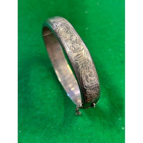 15 - STERLING SILVER BANGLE ENGRAVED WITH  FOLIATE DESIGN - HALLMARKED AND ENGRAVED 1960