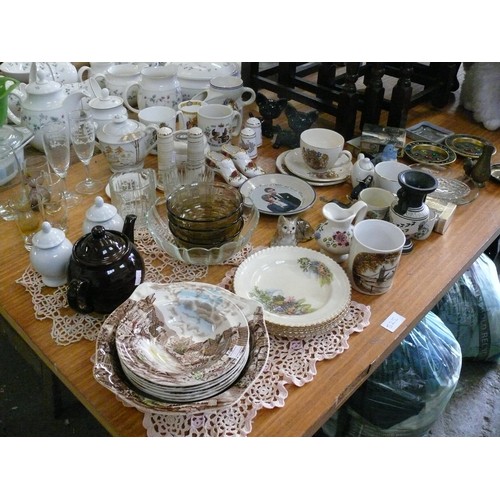 525 - LARGE QUANTITY OF BRIC-A- BRAC NICE OLD ENGLISH COUNTRYSIDE JOHNSON BROTHERS, ROYAL ALBERT OLD COUNT... 