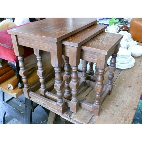 523 - NEST OF 3 OAK TABLES