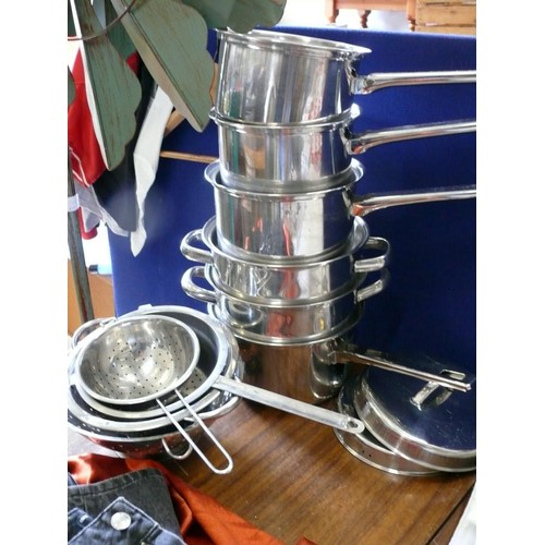 518 - SELECTION OF JOHN LEWIS STAINLESS STEEL SAUCEPANS AND COLANDERS