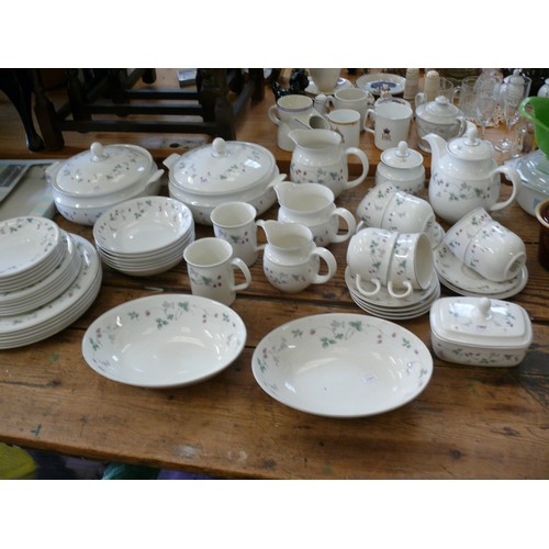 62 - ROYAL DOULTON EXPRESSIONS STRAWBERRY FAYRE DINNER SERVICE COMPLETE 6 PLACE SETTING WITH 2 LIDDED TUR... 