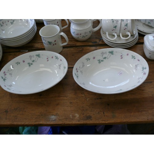 62 - ROYAL DOULTON EXPRESSIONS STRAWBERRY FAYRE DINNER SERVICE COMPLETE 6 PLACE SETTING WITH 2 LIDDED TUR... 