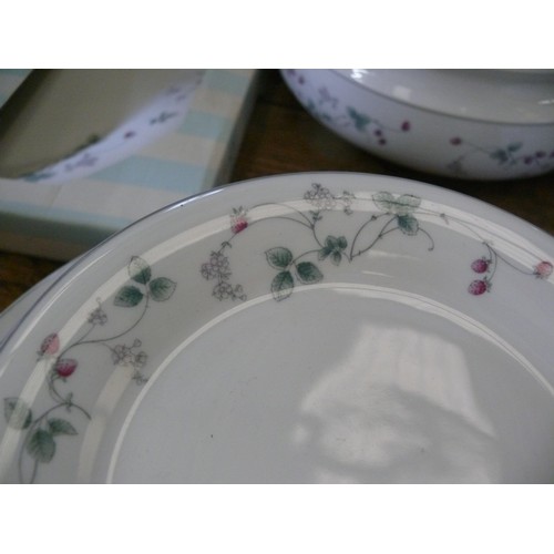 62 - ROYAL DOULTON EXPRESSIONS STRAWBERRY FAYRE DINNER SERVICE COMPLETE 6 PLACE SETTING WITH 2 LIDDED TUR... 