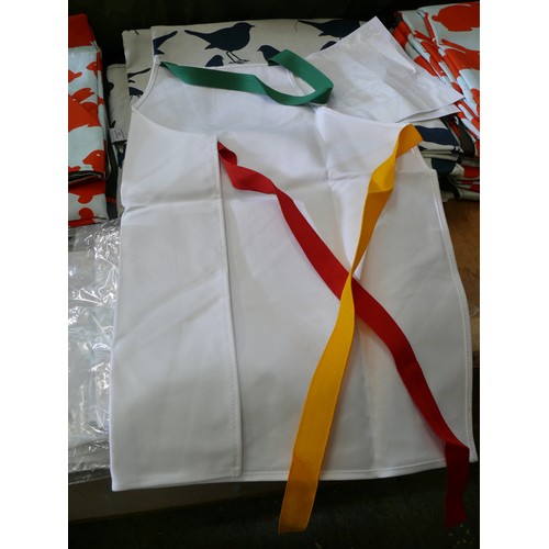 515 - 10 KIDS WHITE 100% COTTON APRONS WITH GREEN, RED AND YELLOW TIES BRAND NEW 100% COTTON MADE IN THE U... 