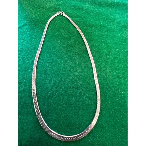 24 - A GOOD QUALITY STERLING SILVER FLAT LINK NECKLACE  - 16 INCH