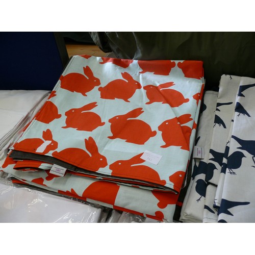 513 - 10 WATERPROOF PICNIC BLANKETS WITH RABBIT DESIGN MADE IN THE UK FOR ANORAK