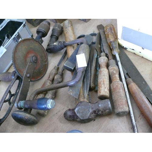 489 - SELECTION OF VINTAGE HAND TOOLS