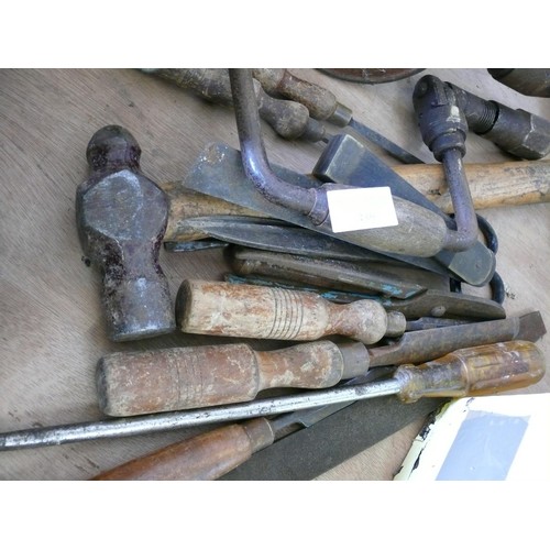 489 - SELECTION OF VINTAGE HAND TOOLS