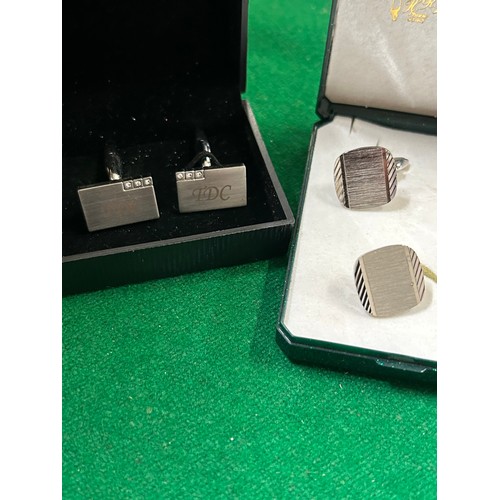 29 - TWO PAIRS OF GENTS BRUSHED STEEL AND CHROME CUFFLINKS WITH BOXES, ONE PAIR WITH INITIALS 