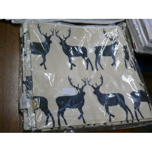 517 - 8 LARGE ZIPPED TOILETRY BAGS WITH BIRDS AND STAGS DESIGN MADE FOR ANORAK