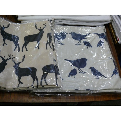 517 - 8 LARGE ZIPPED TOILETRY BAGS WITH BIRDS AND STAGS DESIGN MADE FOR ANORAK