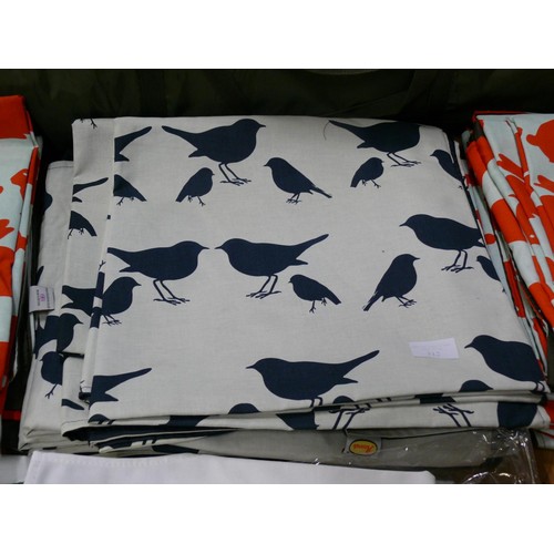 517 - 8 LARGE ZIPPED TOILETRY BAGS WITH BIRDS AND STAGS DESIGN MADE FOR ANORAK