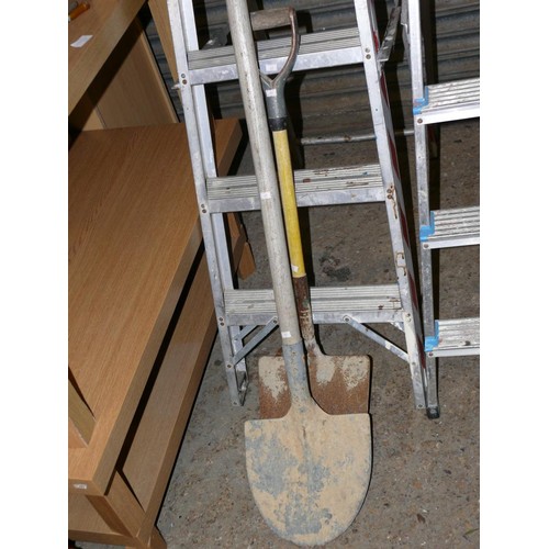 536 - 2 LARGE SHOVELS