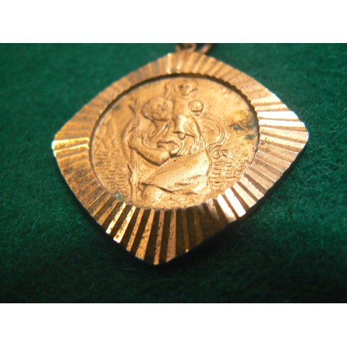 32 - GILT METAL ST CHRISTOPHER KEYRING AND A GOOD QUALITY DEVOTIONAL ST JOSEPH PENDANT ON CHAIN