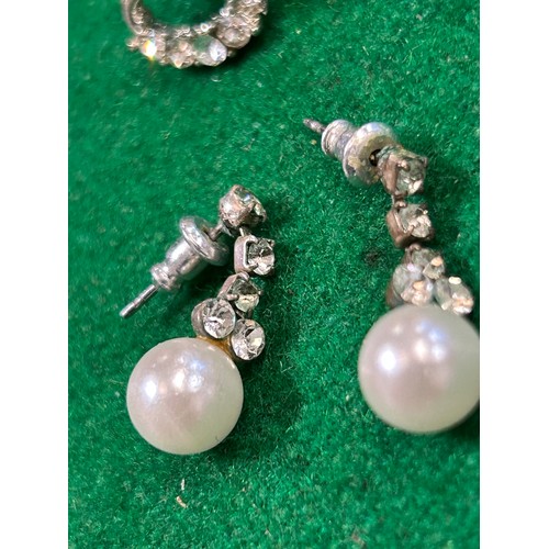 38 - TWO PAIRS OF EARRINGS, ONE WITH PEARLS THE OTHER WITH DIAMONTE HEARTS & BUTTERFLIES.