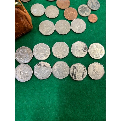 45 - SMALL COLLECTION OF COINS IN A VINTAGE LEATHER PURSE. INCLUDES 10 x 50p, USA HALF DOLLAR 1974 ETC