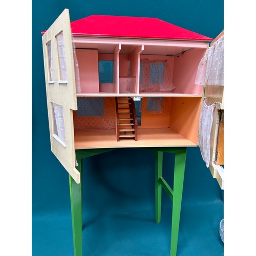 350 - A lovely vintage wooden doll's house on it's own wooden painted stand - 95cm H