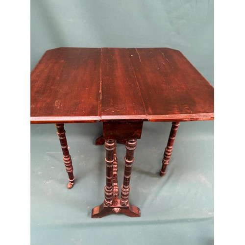 486 - A late Victorian walnut and simulated rosewood Sutherland Table of small proportions, turned legs, o... 