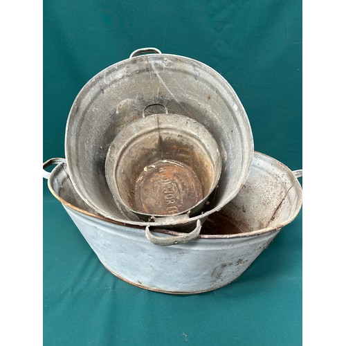 370 - 3 vintage graduated galvanised tin baths, the smallest marked 