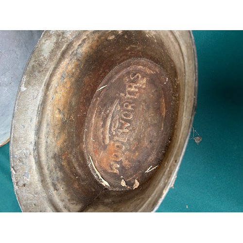 370 - 3 vintage graduated galvanised tin baths, the smallest marked 