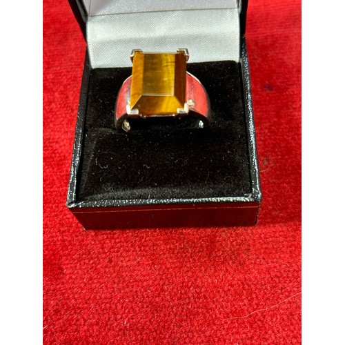 50C - Modernist style 925 silver ring with square cut tiger's eye stone - 7.8 grams, size U