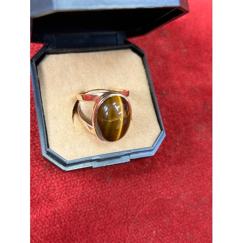 41D - Modernist style 9ct gold ring with large oval Tigers Eye stone (20mm X 15mm), gross weight 8.8 grams... 