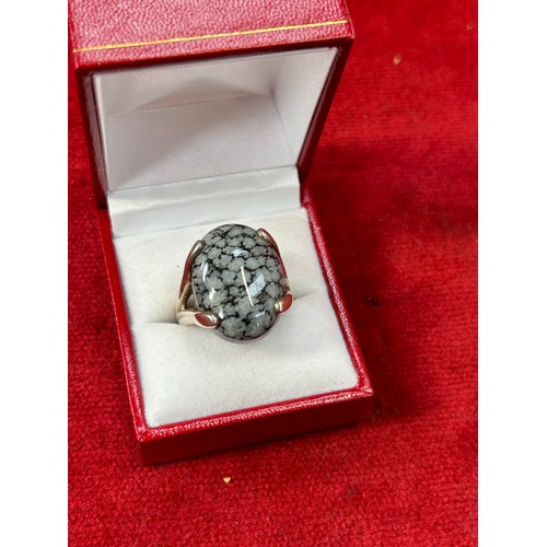 50E - A Contemporary style silver ring, Birm hallmark, set with a large snowflake obsidian stone , size Q