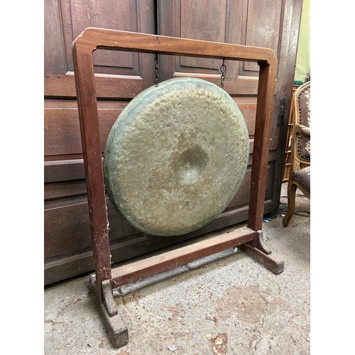 329 - Very large Country House floor standing dinner gong in brass on a mahogany stand with a mallet. Gong... 