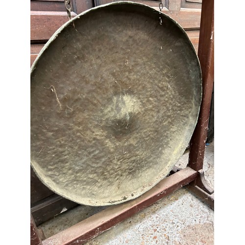 329 - Very large Country House floor standing dinner gong in brass on a mahogany stand with a mallet. Gong... 