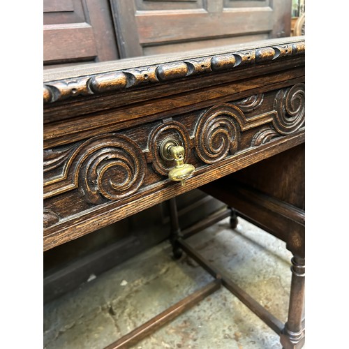 505 - 1920's oak desk with turned legs, 5 drawers and heavy brass drop handles