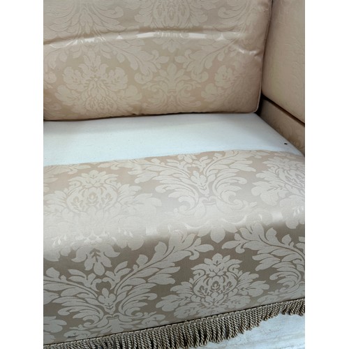 519 - A good quality Knole style two seater sofa - traditionally upholstered in stone coloured damask fabr... 