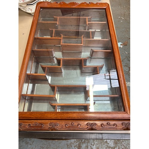 252 - A late 20th Century Chinese collectors cabinet with hinged glass door and mirrored back. Ideal for d... 