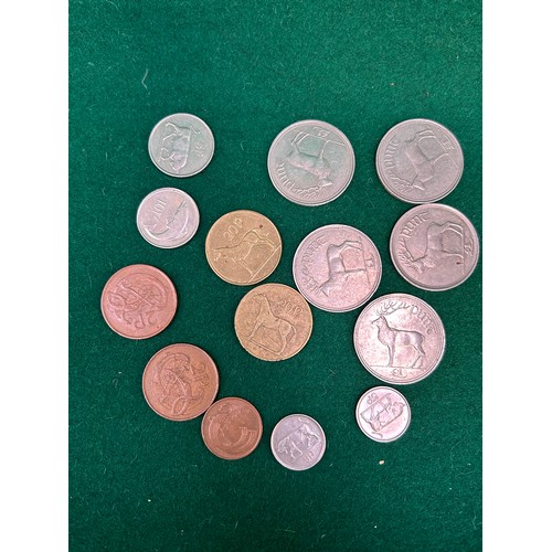 93A - Foreign Coins including an American 1976 Liberty Peace Bell Dollar in a keyring and 14 Irish Coins (... 