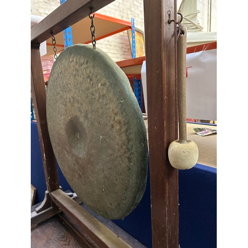 329 - Very large Country House floor standing dinner gong in brass on a mahogany stand with a mallet. Gong... 