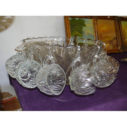 118 - LARGE GLASS PUNCH BOWL WITH 12 MATCHING CUPS PLUS LADEL