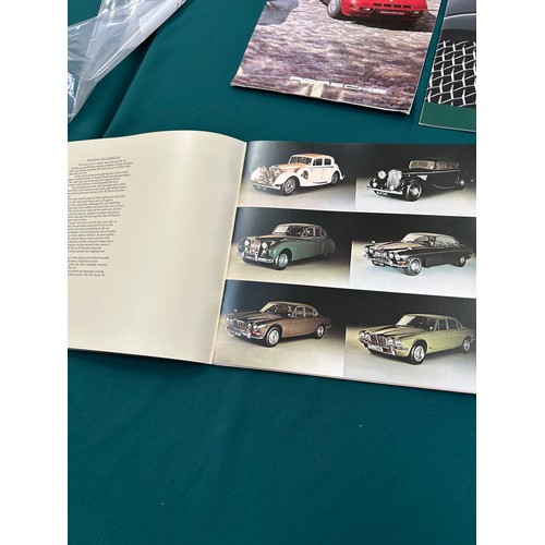 156 - AUTOMOBILE EPHEMERA / CAR BROCHURES MIXED LOT - ALL IN VERY GOOD CONDITION. INCLUDES CADILLAC 1982, ... 