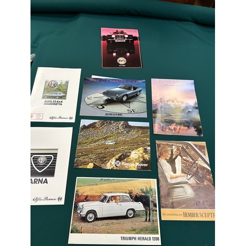 157 - AUTOMOBILE EPHEMERA / CAR BROCHURES - ALL IN VERY GOOD CONDITION. MIXED LOT TO INCLUDE HUMBER SCEPTR... 