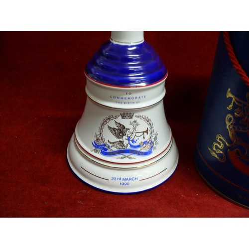 66 - WADE COMMEMORATIVE PORCELAIN BELL  DECANTER ' THE BIRTH OF PRINCESS EUGENIE 23RD MARCH 1990' SEALED ... 