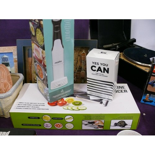 112 - MASHA  BLENDER HANDHELD NEW IN BOX,  MANDOLINE  DIAL SLICER NEW IN BOX PLUS ELECTRIC CAN OPEN NEW IN... 