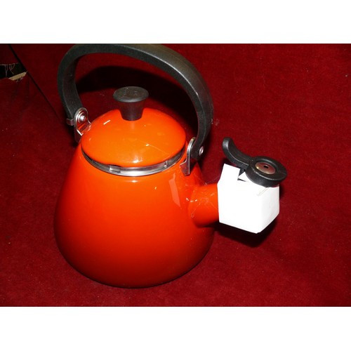 132 - LE CRUESET KETTLE IN VOLCANIC ORANGE, NEW