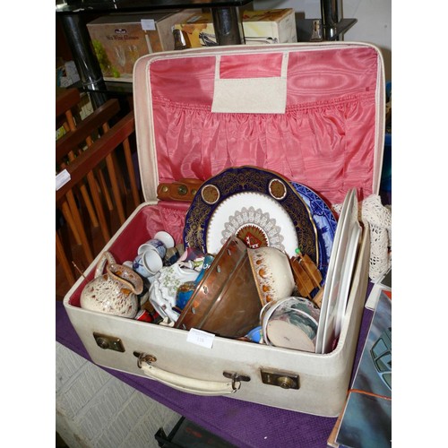 133 - ANTLER SUITCASE OF VINTAGE COLLECTABLES TO INCLUDE CHINA, METALWARE, TREEN, FISHING REEL ETC