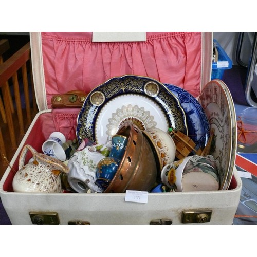 133 - ANTLER SUITCASE OF VINTAGE COLLECTABLES TO INCLUDE CHINA, METALWARE, TREEN, FISHING REEL ETC