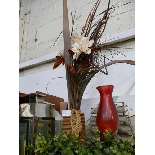 137 - AN ARTICIAL FLOWER DISPLAY IN VASE PLUS A PAIR OF ARTIFICIAL PLANTS A STAINLESS STEEL LANTERN AND A ... 