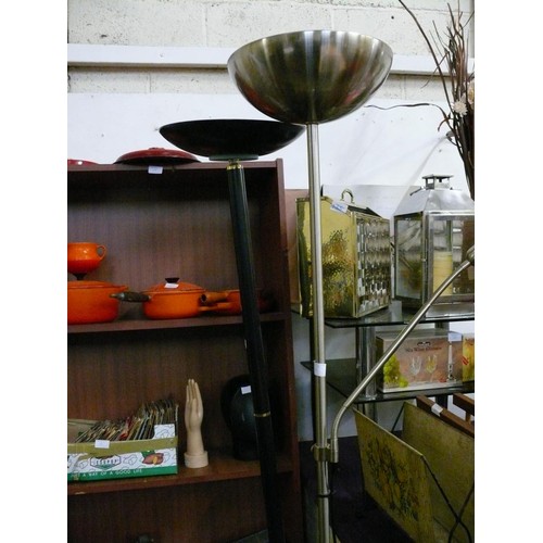 139 - A CHROME FLOOR STANDING LAMP WITH FLEXI READING LIGHT AND A BLACK FLOOR STANDING UPLIGHTER