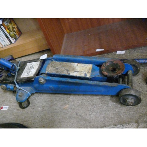 148 - 2 TON HYDRAULIC TROLLEY JACK