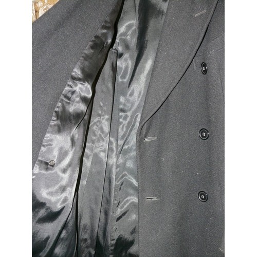 164 - VERY NICE QUALITY GENTS OVERCOAT BY GEO H WILLOWS OF DONCASTER, RETFORD AND WORKSOP SIZE LARGE