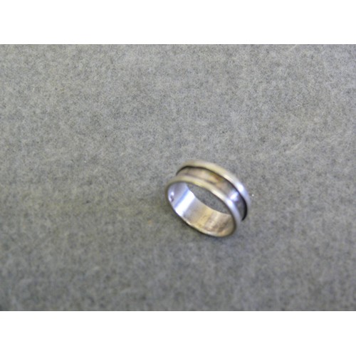 15 - SILVER 925 BAND RING WITH RIDGE DESIGN