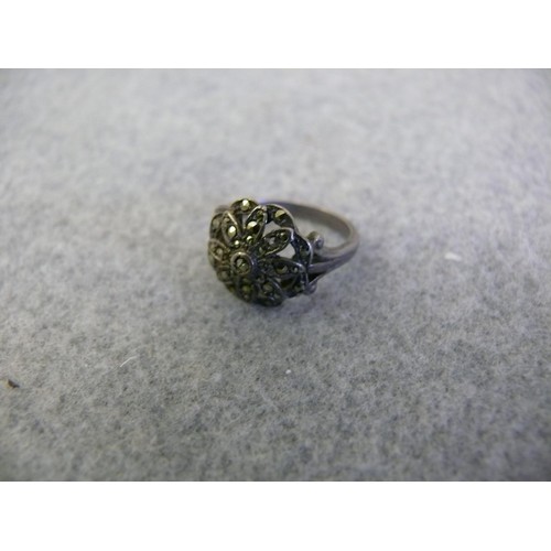 16 - VINTAGE SILVER RING WITH MARCASITE FLOWER DESIGN