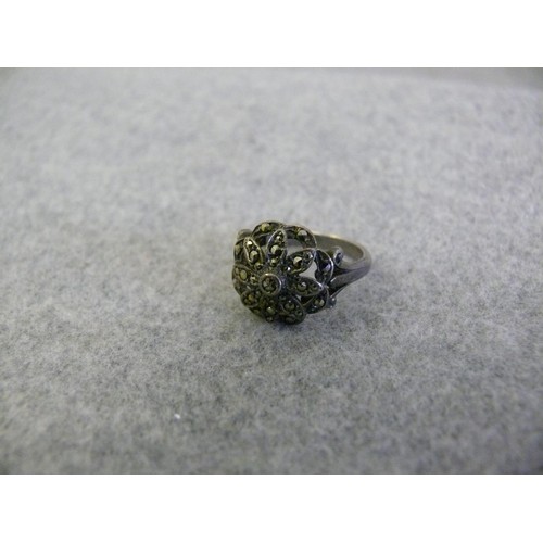 16 - VINTAGE SILVER RING WITH MARCASITE FLOWER DESIGN